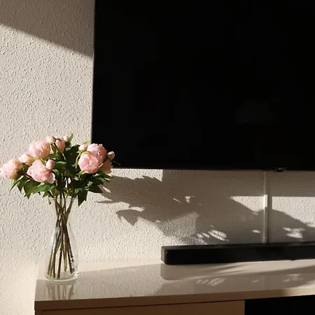 Cosy Near City, Beach, Metro & Airport