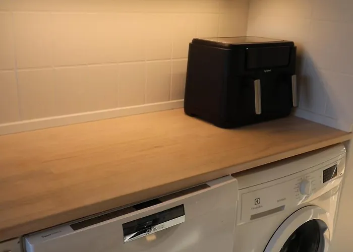 Cosy Near City, Beach, Metro & Airport