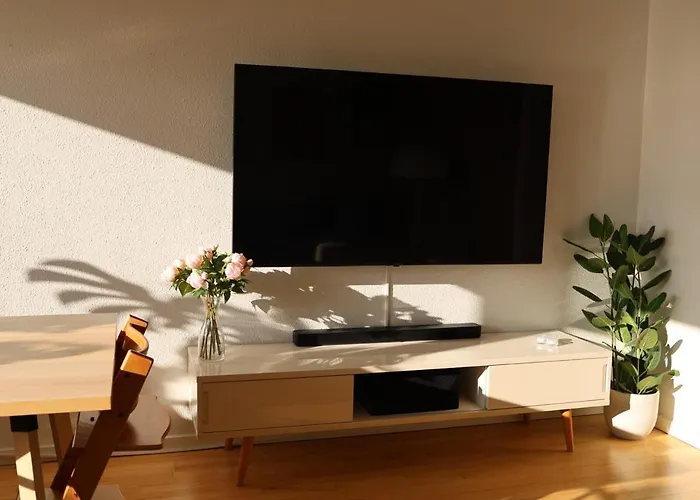 Apartment Cosy Near City, Beach, Metro & Airport *