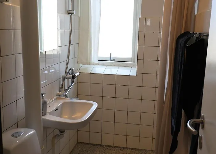 Cosy Near City, Beach, Metro & Airport Apartment