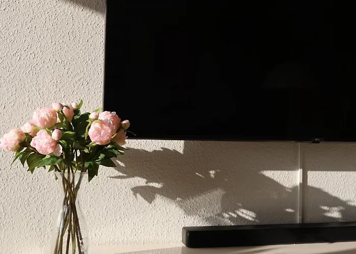 Cosy Near City, Beach, Metro & Airport